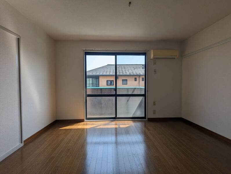 写真は805号室を引用しています