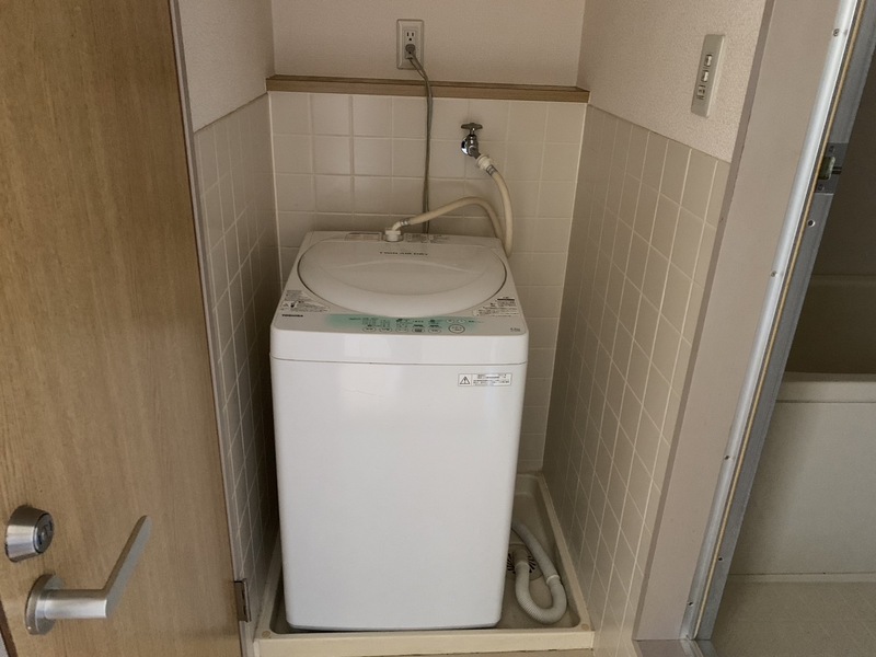 洗濯機置場（203号室を引用）