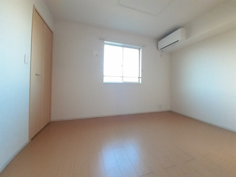 洋室6帖（102号室を引用）