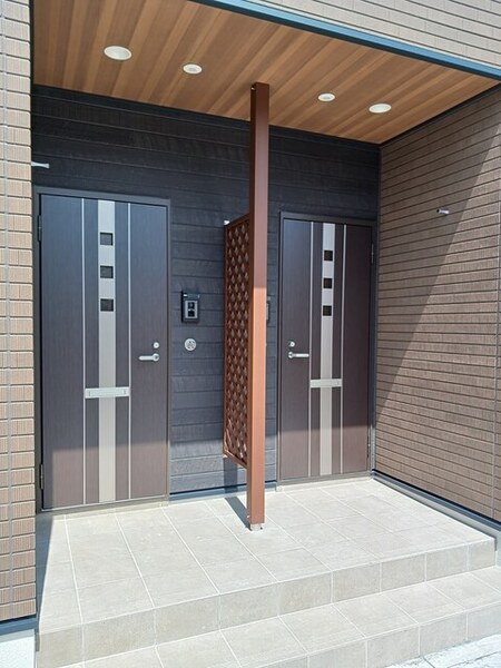 玄関ドア（外観）