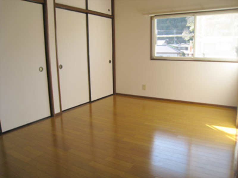 写真は203号室を引用しています
