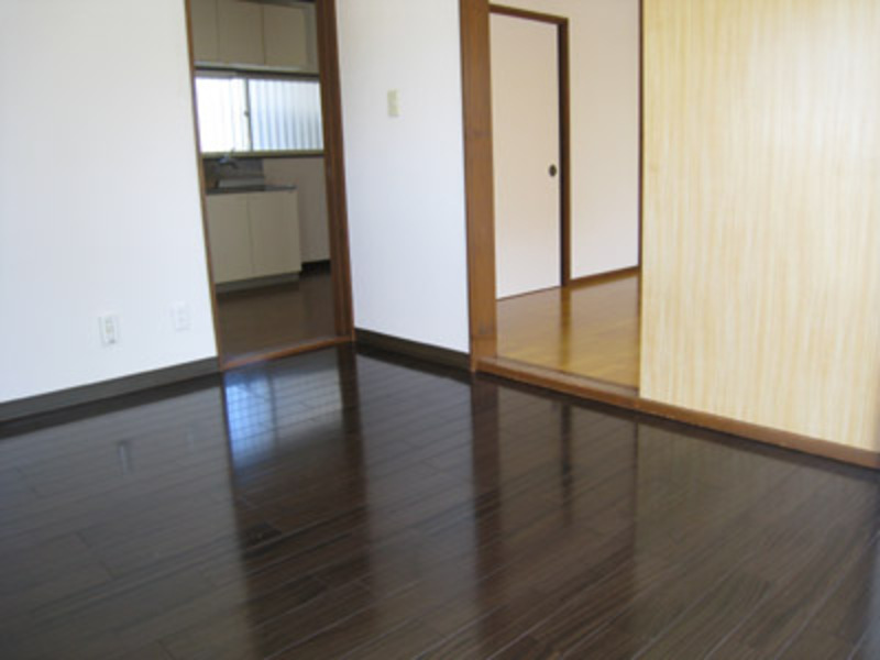 写真は203号室を引用しています
